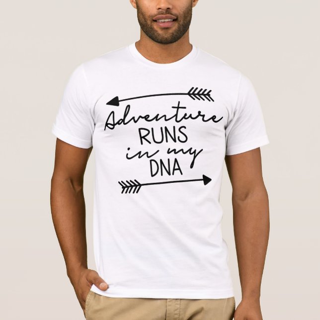 T-shirt Conception de citation d'aventure dans mon ADN Des (Devant)