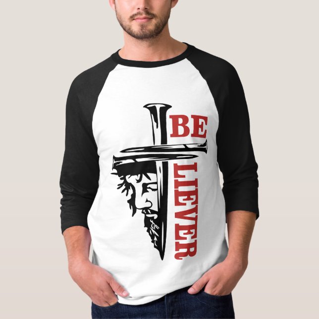T-shirt Conception de clou de croix de Jésus – Puissant Ch (Devant)