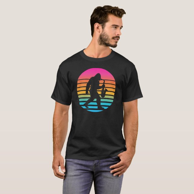 T-shirt Conception de coucher de soleil rétro Bigfoot Saxo (Devant entier)