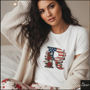 T-shirt Conception de couronne de lettre florale patriotiq