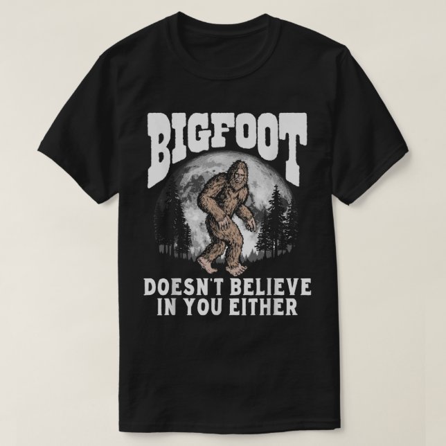 T-shirt Conception de forêt de lune Bigfoot drôle (Design devant)