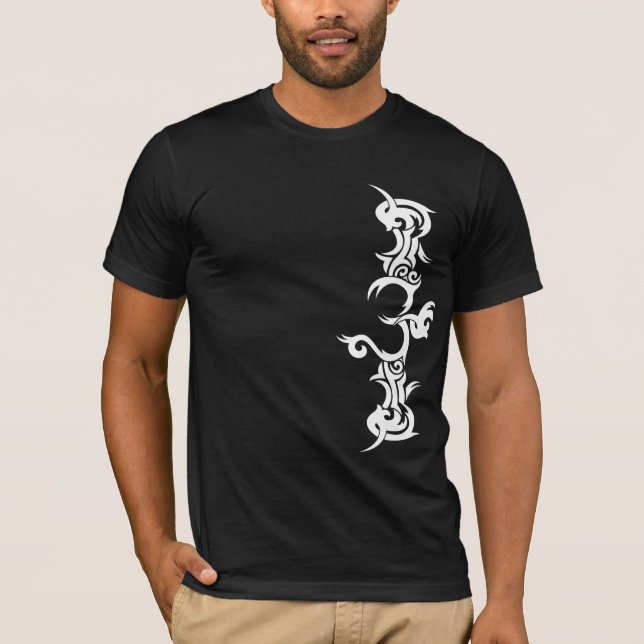 T-shirt Conception de l'omm et de l'omm tribaux sur les ch (Devant)