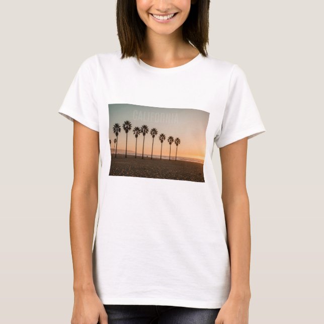 T-shirt Conception de plage sauvage californienne (Devant)