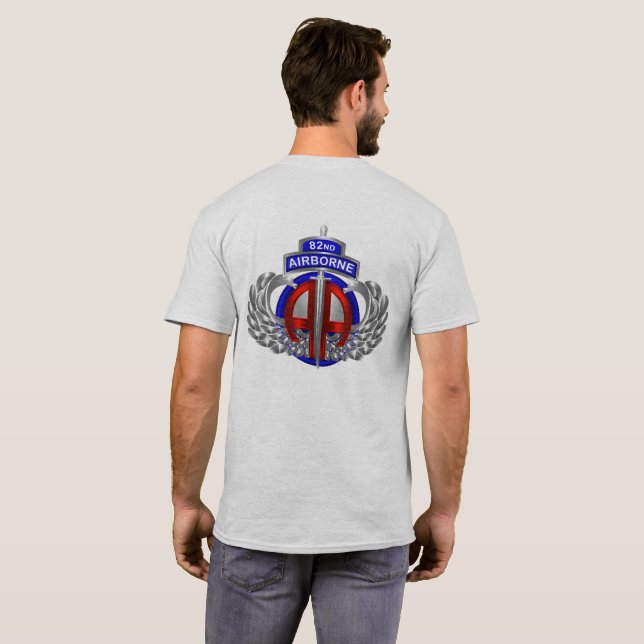 T-shirt Conception de poignard de la 82e division aéroport (Dos entier)