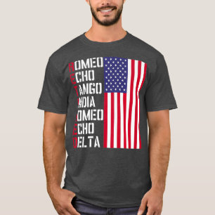 T-shirt Conception de retraite du pilote de la police mili