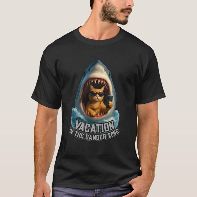 T-shirt Conception de tee-shirt drôle de chat et de requin (Devant)