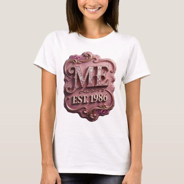 T-shirt Conception graphique rose artistique ME EST 1986 (Devant)