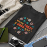 T-shirt Conception rétro du jour ouvrable<br><div class="desc">Faites une bonne journée avec la typographie rétro colorée et le design floral. Design cool 70's</div>