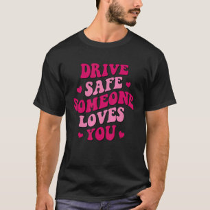 T-shirt Conduisez en toute sécurité Quelqu'un vous aime