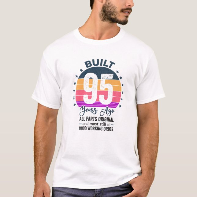 T-shirt Construit Il Y A 95 Ans Toutes Les Pièces Original (Devant)