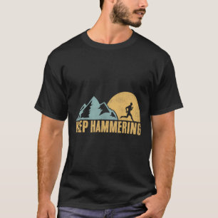 T-shirt Continuez à marteler la randonnée sur les sentiers