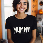 T-shirt Cool maman Drippy Script Drôle Halloween de maman<br><div class="desc">Embrassez votre maman cool ! 🎃 Customisez ce tee Halloween amusant avec votre propre torsion. Préparez-vous au style éffrayant ! 👻 #CoolMummyTee #HalloweenFun #MomsCostume</div>