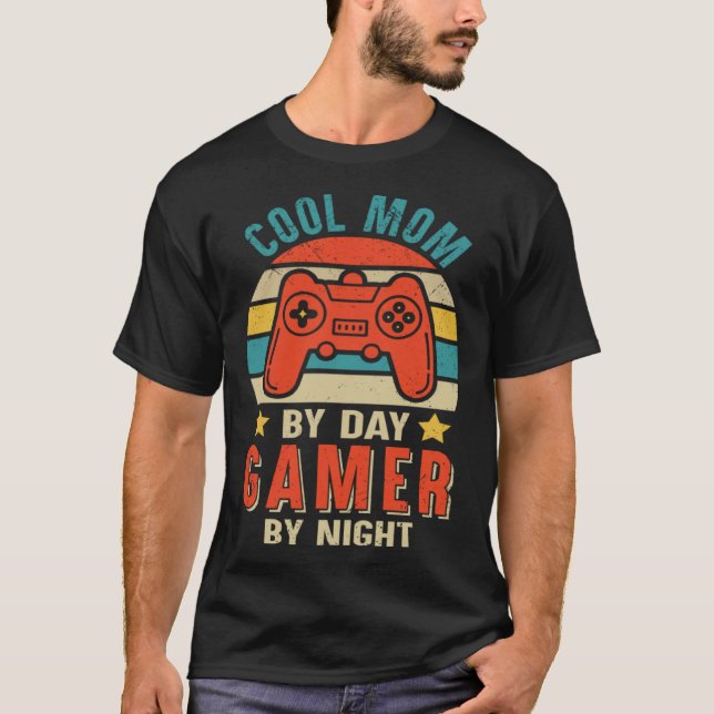 T-shirt Cool Mom By Day Gamer By Night Gaming Mommy Saying (Devant)