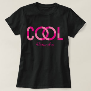 T-shirt Cool   Typographie rose moderne Nom personnalisé