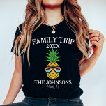 T-shirt Cool Vintage Sunset Retro Personnalisé Famille Vac<br><div class="desc">Revivez la magie de vos aventures en famille avec notre T-Shirt sur mesure Sunset Vintage Retro, la tenue idéale pour votre prochaine escapade mémorable. Réalisée avec un design d'inspiration rétro avec un décor de coucher de soleil époustouflant, cette chemise n'est pas seulement des vêtements - c'est un souvenir de moments...</div>