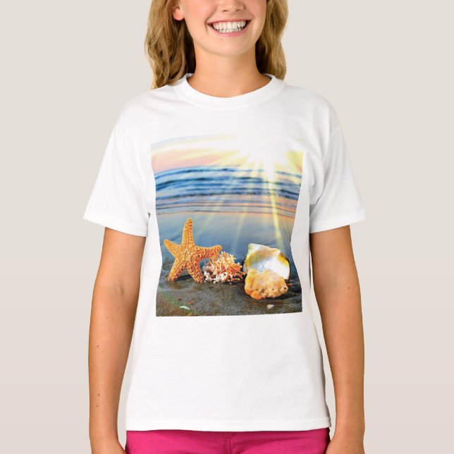 T-shirt Coquillages marins et étoiles de mer sur la plage (Devant)