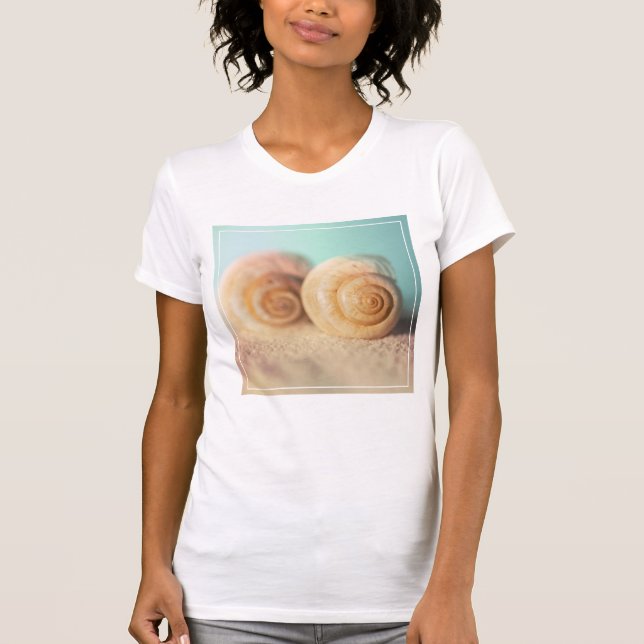 T-shirt Coquilles de Nautilus sur la plage (Devant)