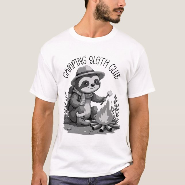 T-shirt Cosy Camping Sloth Roasting Marshmallow Adventure (Devant)