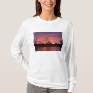 T-shirt Coucher de soleil brillant se reflétant dans la ri