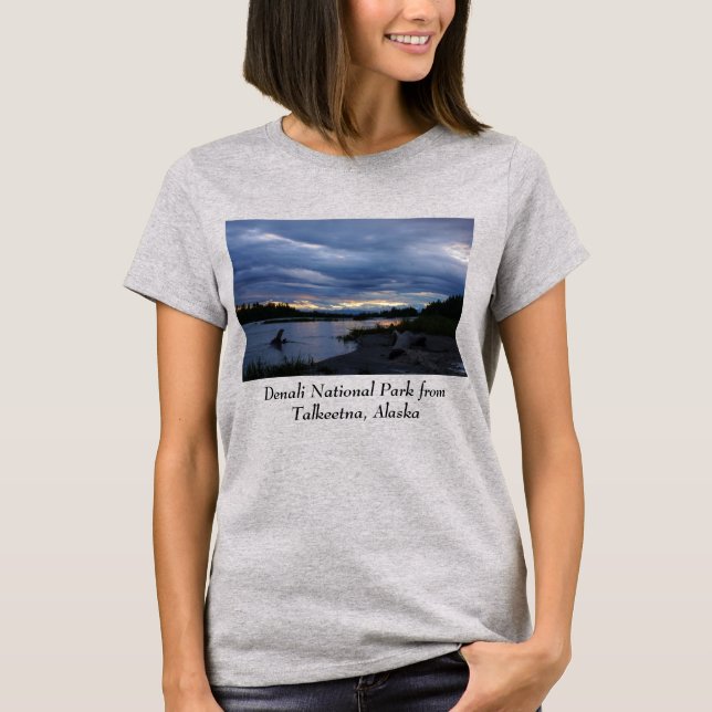 T-Shirt Coucher de soleil d'Alaska à minuit (Devant)