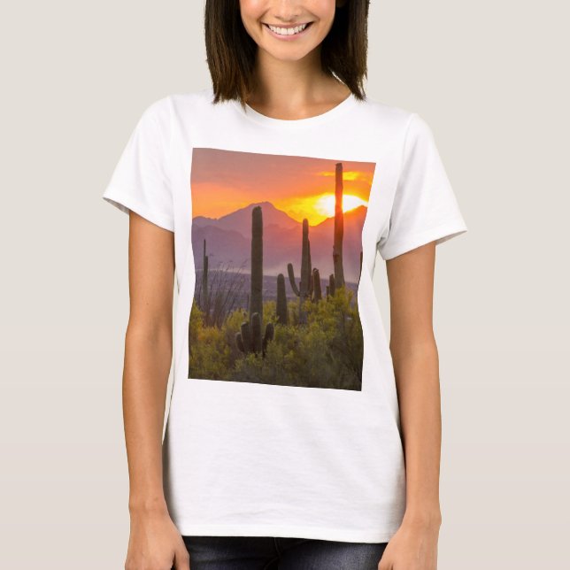 T-shirt Coucher de soleil de cactus du désert, Arizona (Devant)