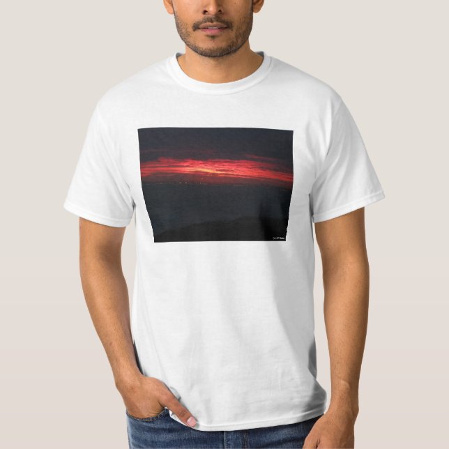 T-shirt Coucher de soleil étrange mais magnifique (Devant)