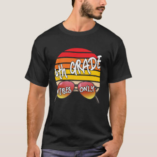 T-shirt Coucher de soleil rétro Vibes de 4e année uniqueme