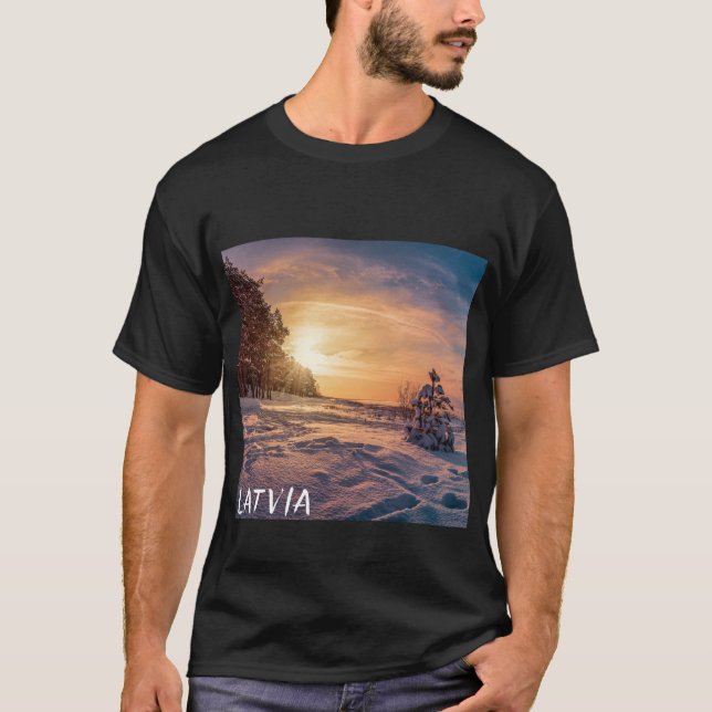 T-shirt Coucher de soleil sur la côte de la mer d'hiver (Devant)