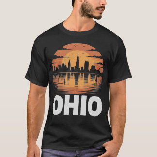 T-shirt Coucher de soleil sur la skyline rétro de Clevelan