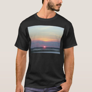 T-shirt Coucher du soleil au-dessus de la baie dans