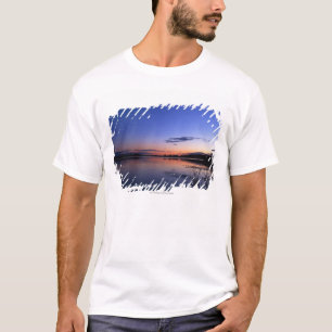 T-shirt Coucher du soleil au-dessus de lac Wabamun avec