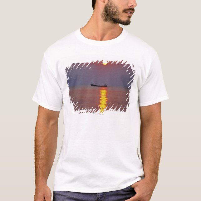 T-shirt Coucher du soleil et mer 2 (Devant)