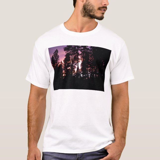 T-shirt Coucher du soleil par les pins (Devant)