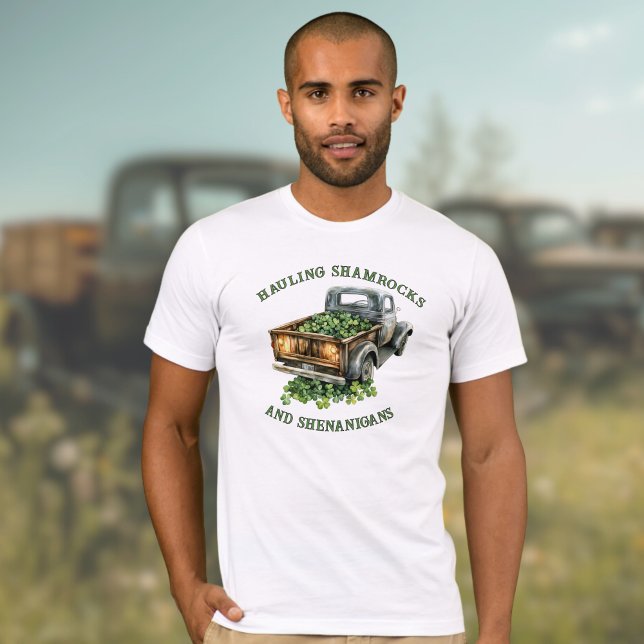 T-shirt Country Truck Hauling Shamrocks and Shenanigans  (Créateur téléchargé)