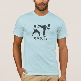 T-shirt Coup-de-pied de karaté il