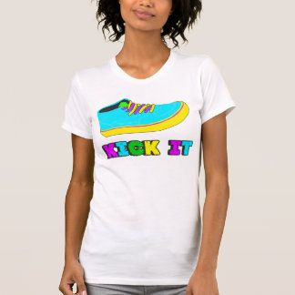 T-shirt Coup-de-pied il a déchiré la pièce en t de dames