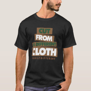 T-shirt Coupe Dans Un Tissu Différent Construit Différemme