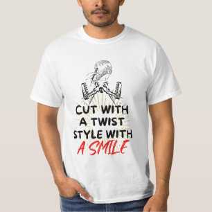 T-shirt Couper Avec Un Style Tournant Avec Un Bracelet Smi