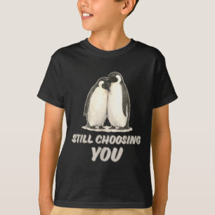 T-shirt Couple de manchots mignons choisissant toujours vo