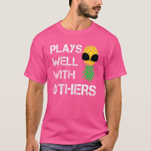 T-shirt Couple échangiste joue bien avec un ananas à l'env