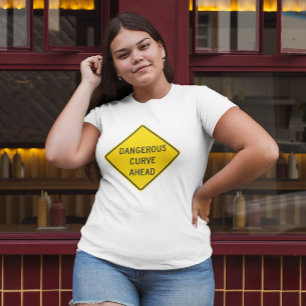 T-shirt Courbe dangereuse devant les adolescentes