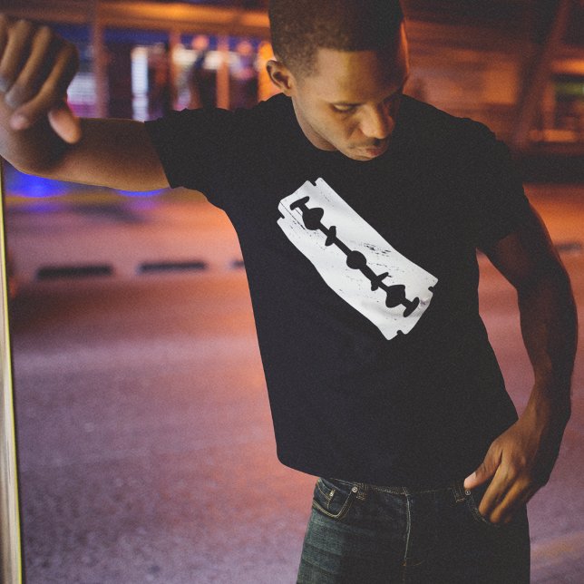 T-shirt Couteau de lame (men posing in middle of the street)