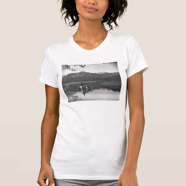 T-shirt Cowboy et cheval dans un étang (Devant)