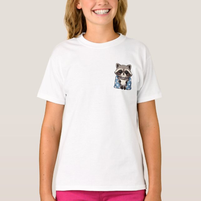T-shirt Cozy Cute Raccoon Wrapped in Polka Dot Blanket (Devant)