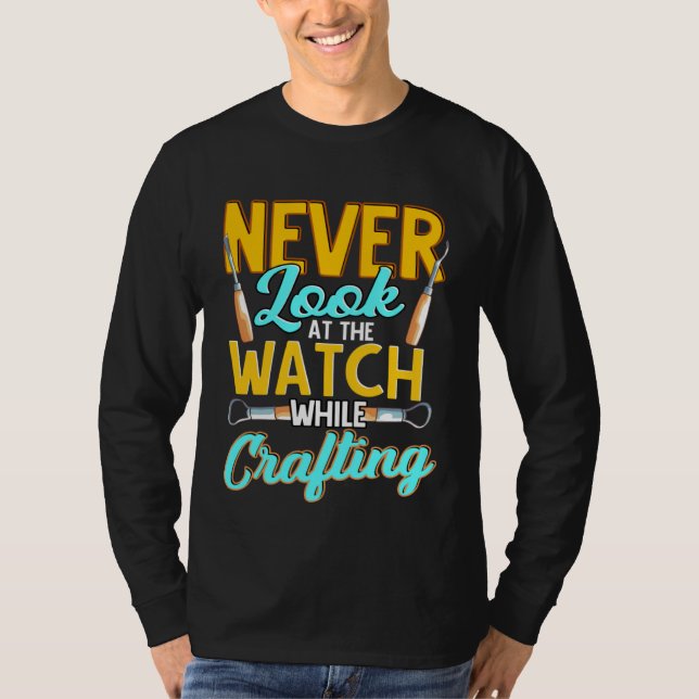 T-shirt Crafter Never Look At Watch While Crafting  1 (Devant)