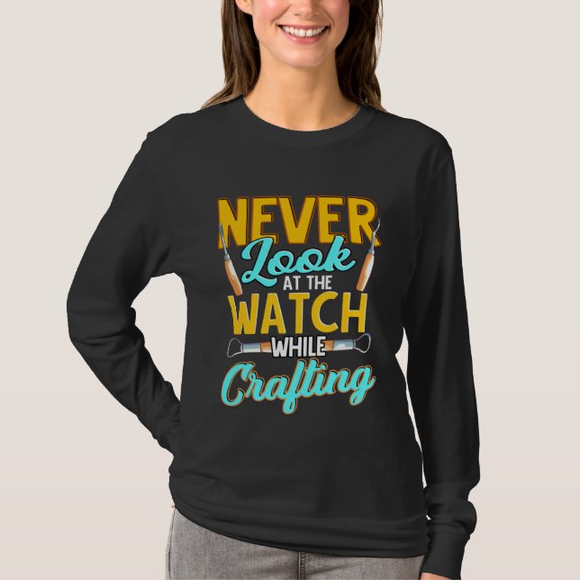 T-shirt Crafter Never Look At Watch While Crafting  1 (Devant)