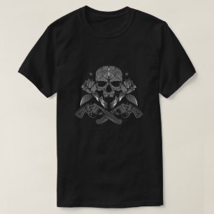T-shirt Crâne et étoiles avec des roses et des armes à