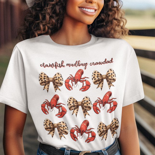 T-shirt Crawfish Mudbug Crawdad avec la coquette de la bow (Crawdaddy with cute leopard bows on a customizable t shirt for Crawfish Season! )