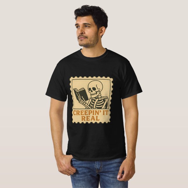 T-shirt Creepin’ It Real - Skeleton Book Lover Halloween (Devant entier)