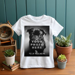 T-shirt Créez votre propre photo simple et texte personnal<br><div class="desc">Rendez la tenue de votre enfant aussi unique qu'il l'est avec ce t-shirt pour enfants entièrement personnalisable. Ajoutez votre photo préférée - qu'il s'agisse d'un visage de animal de compagnie drôle, d'un souvenir de vacances en famille ou d'un chef-d'œuvre dessiné à la main - et donnez-lui vie sur une toile...</div>